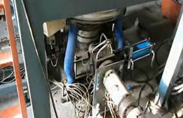 換網(wǎng)器在HDPE高壓吹膜生產(chǎn)線中的應(yīng)用